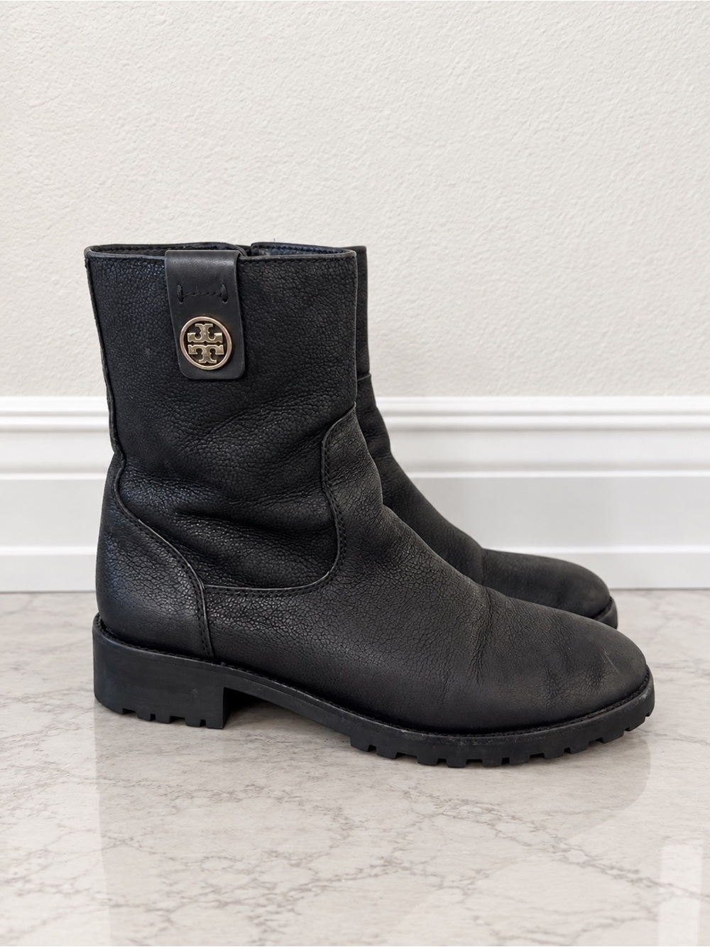 Tory Burch Black Pebbled Leather Lug Sole Combat Boots Gold Logo Size 8